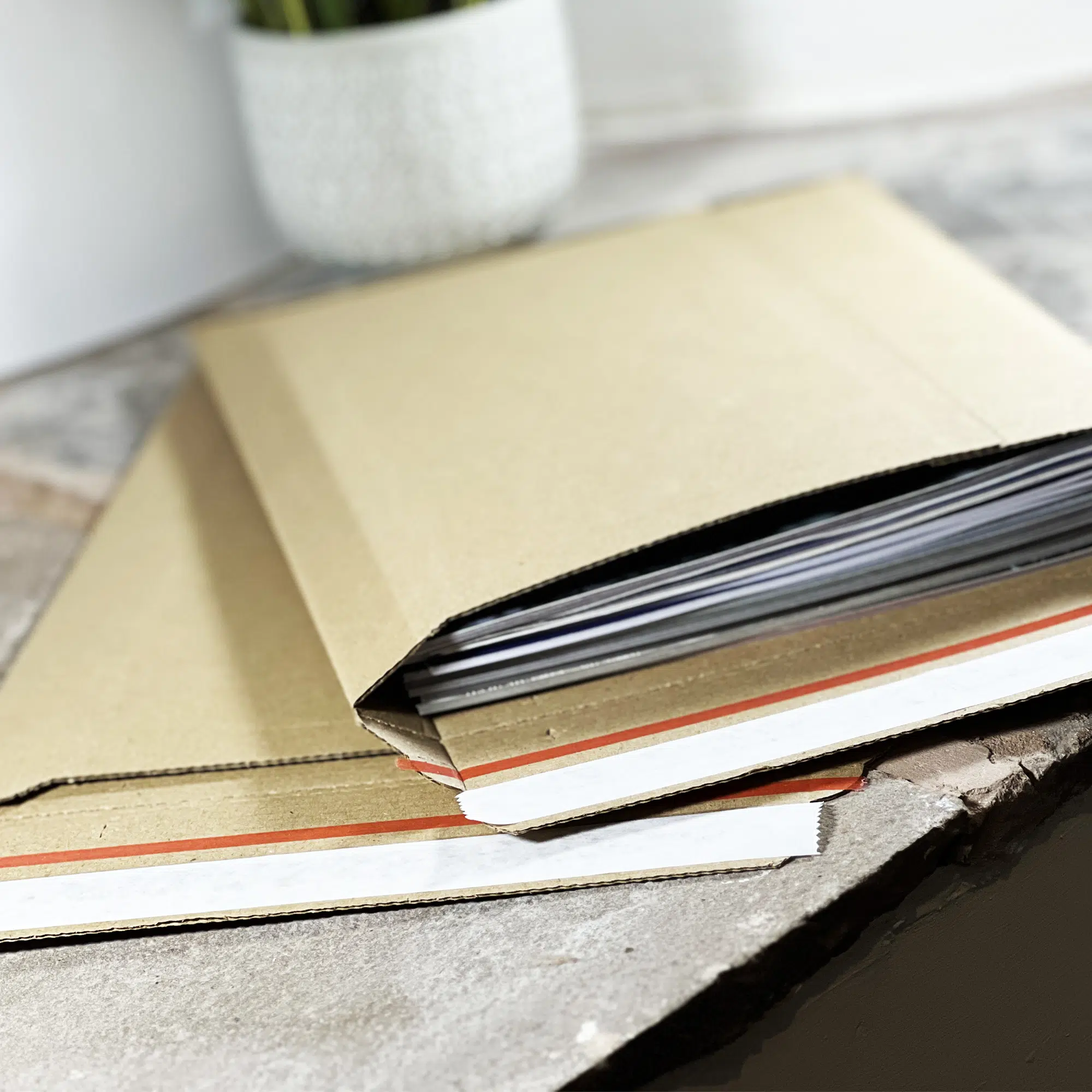250mm x 150mm Recycled E-Flute Corrugated Pocket Envelopes 2 Recycled E-Flute Corrugated Pocket Envelopes open flap