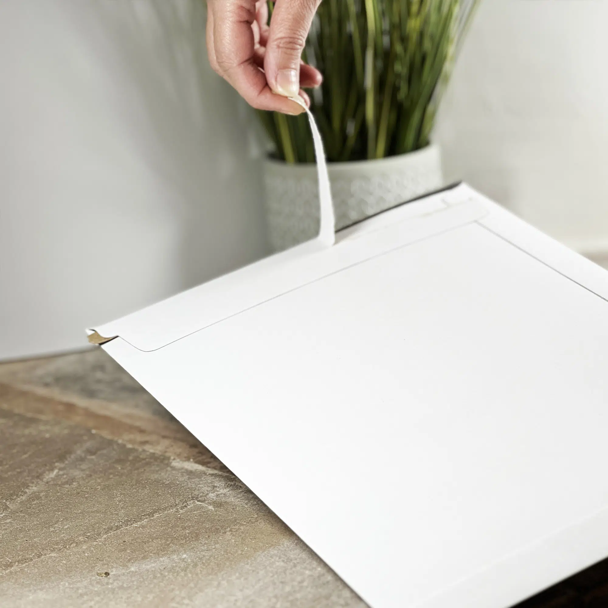 352mm x 250mm Recycled White All Board Envelopes 4 white-all-board-envelopes_strip